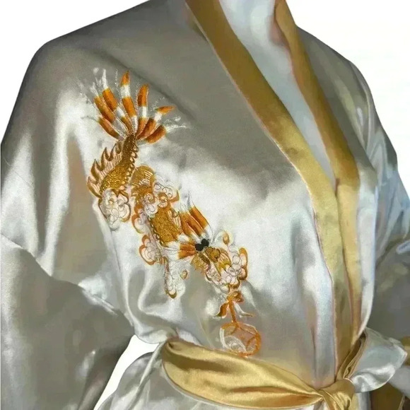 Kimono In Beige And White Silk Reversible One Size Kimono.  E28 - Picture 6 of 11